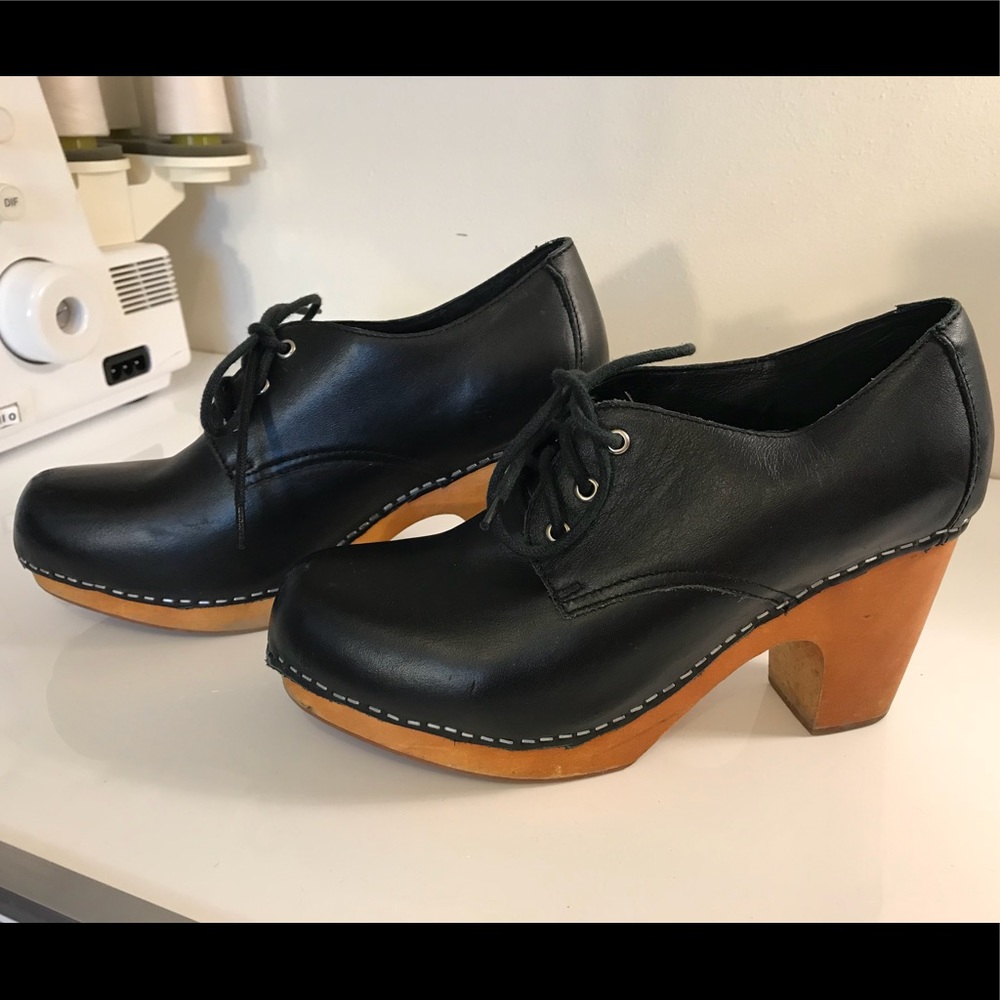 Woodies by Jeffrey Campbell